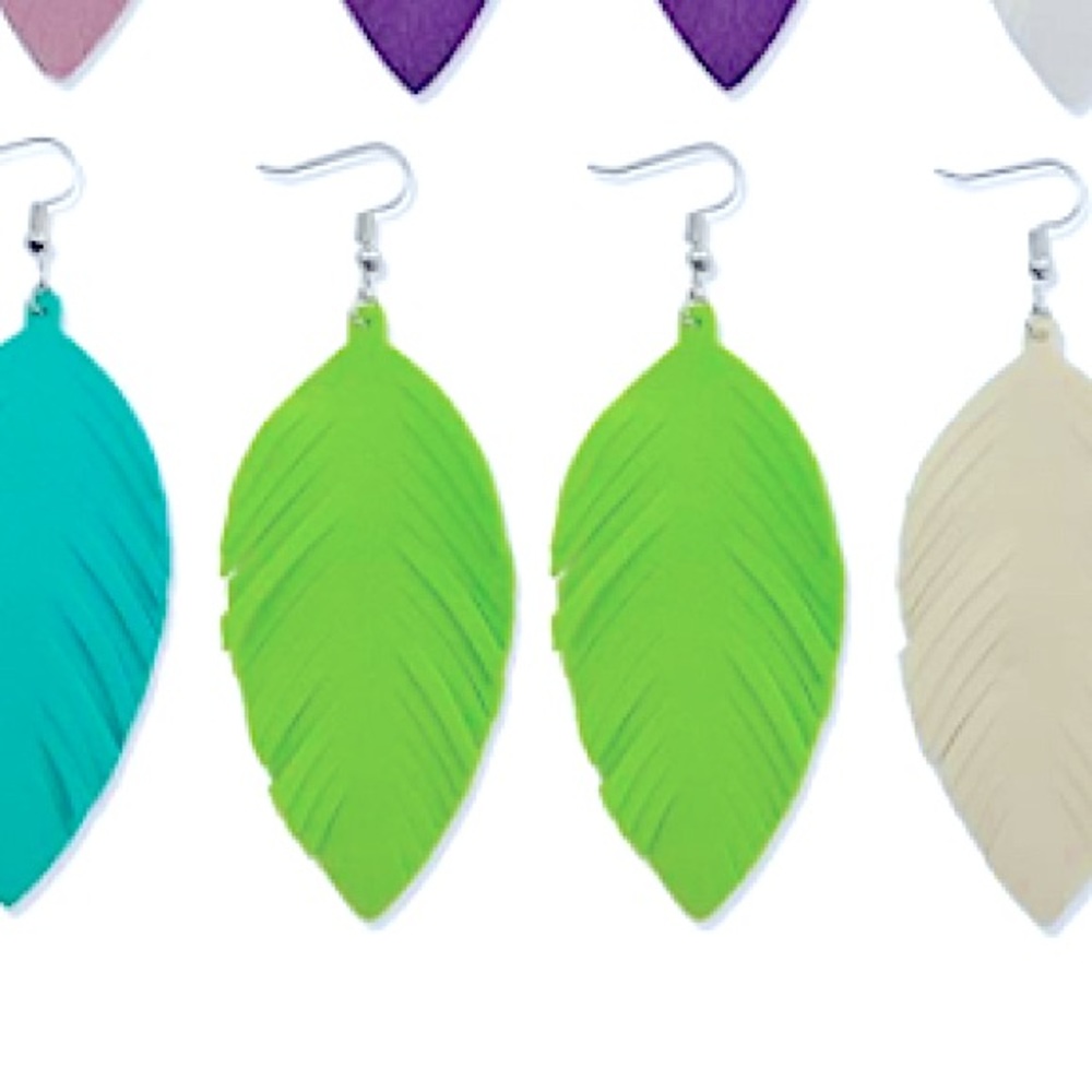 ✨3 for$20✨ NWT 
Leather Fringe Earrings✨
